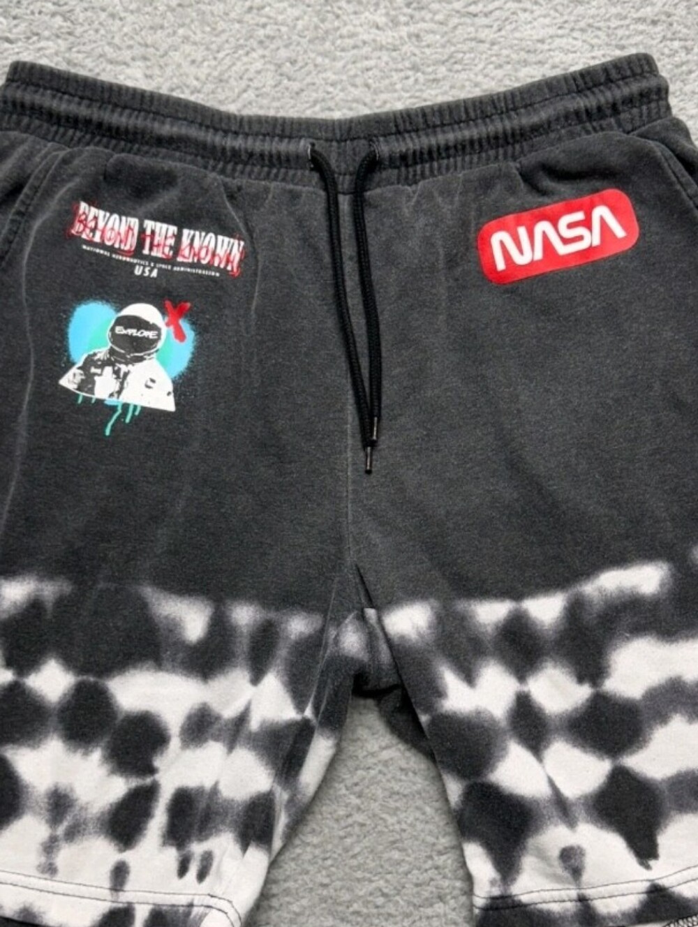 Hyper Space Sweat Shorts Mens Medium Black Tie Dye NASA Beyond the Known Explore